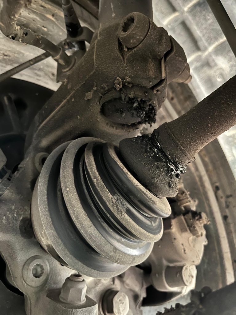 daños que causan los baches pieza mal estado