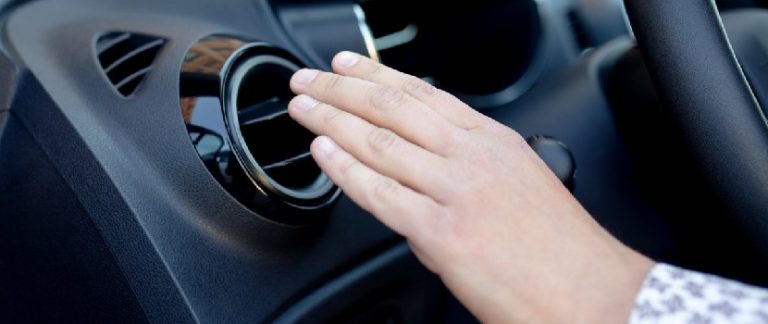 Lee más sobre el artículo ¿El Aire Acondicionado del Coche no Enfría? Causas