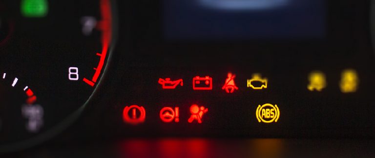 Lee más sobre el artículo No Ignores una Luz del Tablero del Coche: Puede Fallar