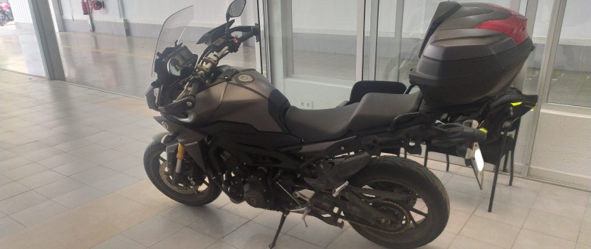 moto BMW escaparate intro-2